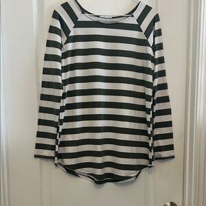 Striped Long-Sleeve Women’s Top - Black & White